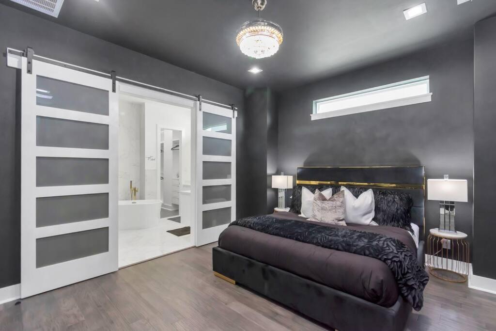 The Suite Spot! Downtown Skyline Views! Sleeps 12 Houston Buitenkant foto