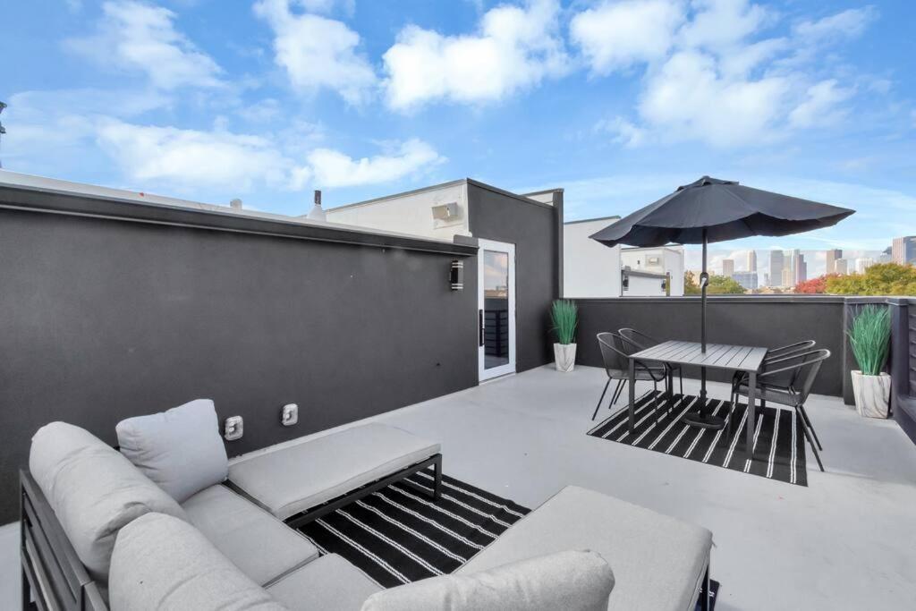 The Suite Spot! Downtown Skyline Views! Sleeps 12 Houston Buitenkant foto
