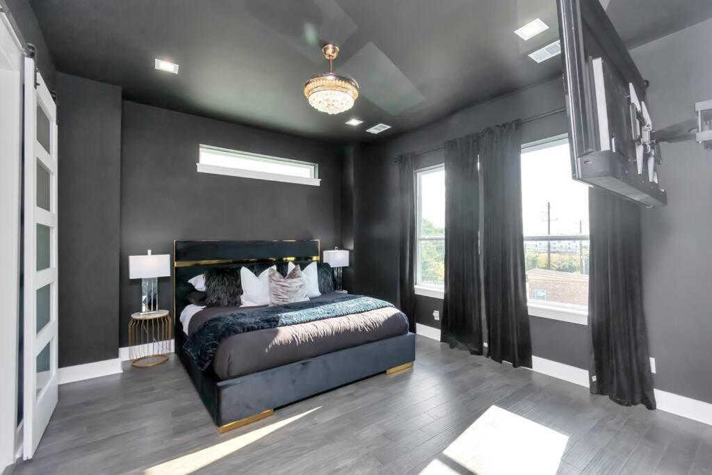 The Suite Spot! Downtown Skyline Views! Sleeps 12 Houston Buitenkant foto