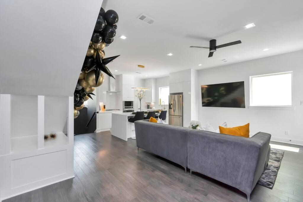 The Suite Spot! Downtown Skyline Views! Sleeps 12 Houston Buitenkant foto