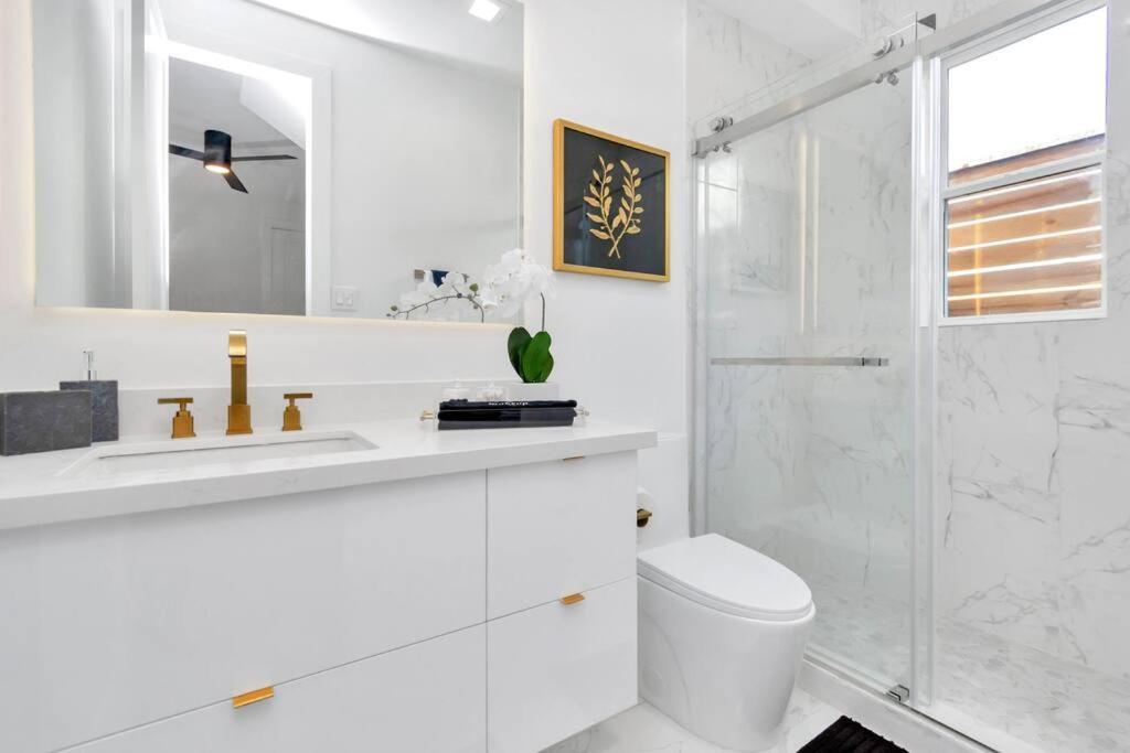 The Suite Spot! Downtown Skyline Views! Sleeps 12 Houston Buitenkant foto