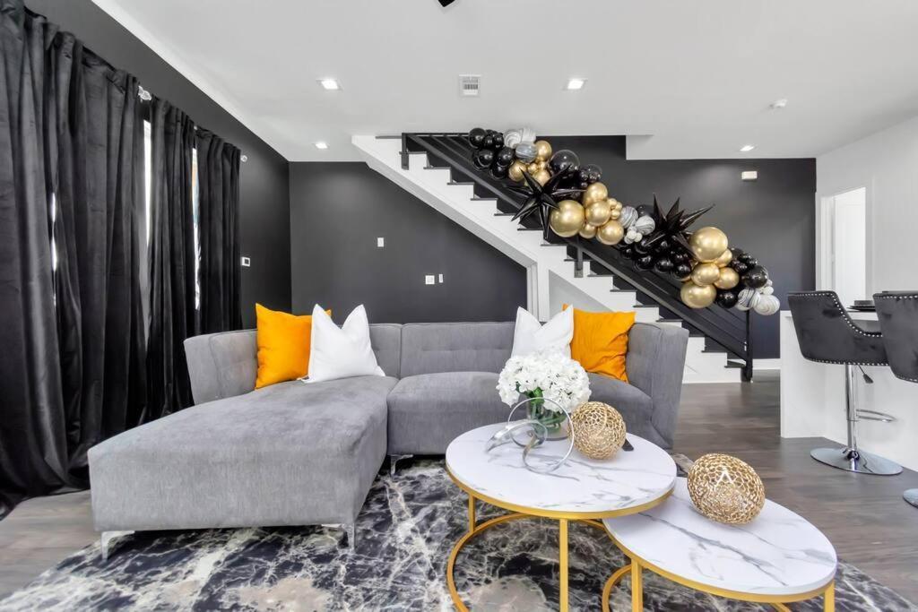 The Suite Spot! Downtown Skyline Views! Sleeps 12 Houston Buitenkant foto