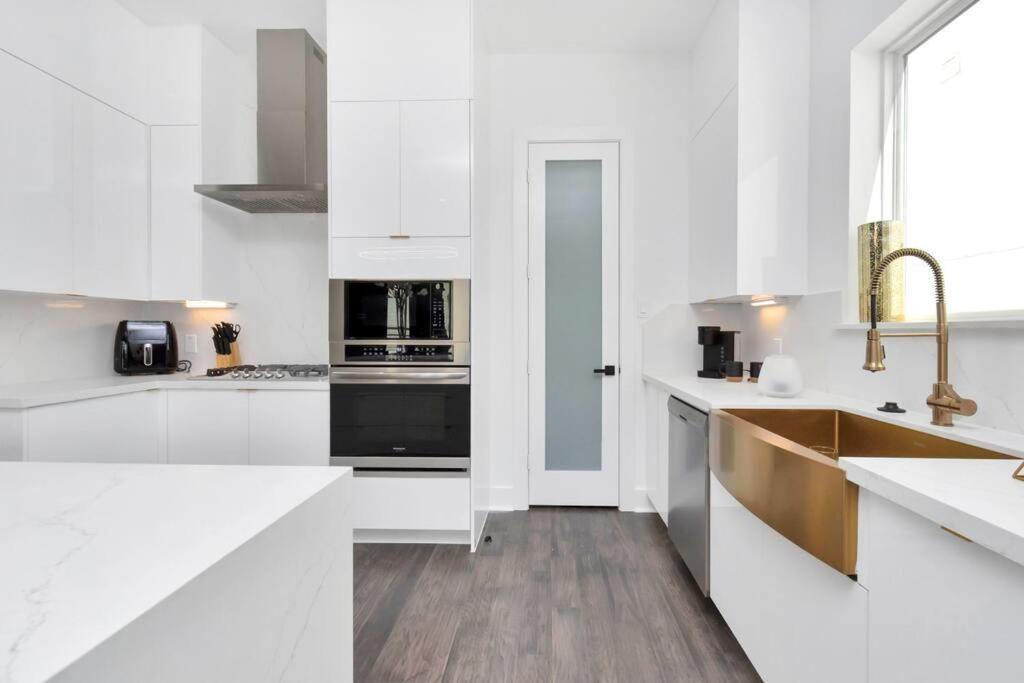 The Suite Spot! Downtown Skyline Views! Sleeps 12 Houston Buitenkant foto