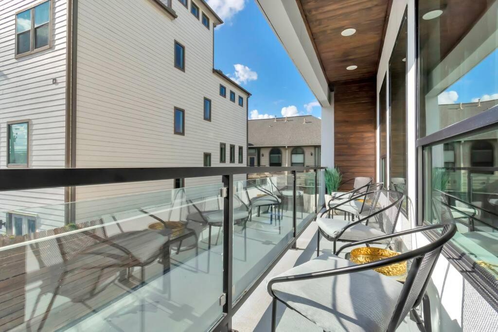 The Suite Spot! Downtown Skyline Views! Sleeps 12 Houston Buitenkant foto