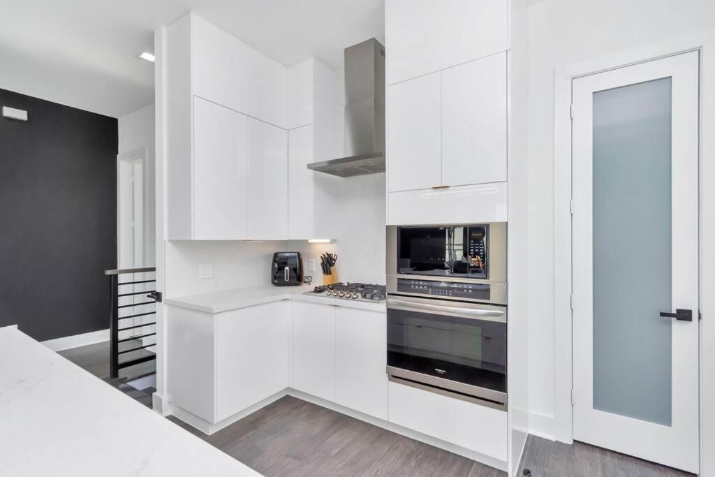 The Suite Spot! Downtown Skyline Views! Sleeps 12 Houston Buitenkant foto