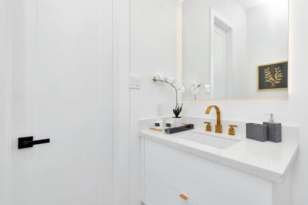 The Suite Spot! Downtown Skyline Views! Sleeps 12 Houston Buitenkant foto